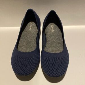 Allbirds Tree Breezers TB Navy Night (Dark Navy Sole)
Flats Shoes Women’s 8